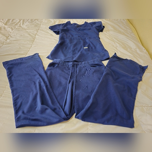 Grey's Anatomy by Barco (Dark Blue) scrubs set (Small) 💙💉💙🏥 - Picture 1 of 16